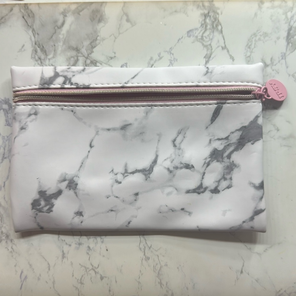 Ipsy Makeup Bag : White Marble